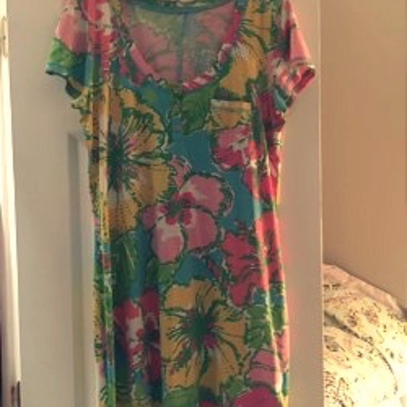 Lilly Pulitzer Dresses & Skirts - Lilly Pulitzer 3 button T shirt shift dress Lilly Pulitzer Dresses & Skirts - Lilly Pulitzer 3 button T shirt shift dress